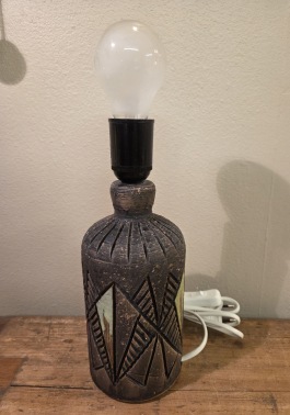 Bordslampa Tilgmans. Höjd inkl. lamphållare ca 27 cm. Fint skick. 180 SEK