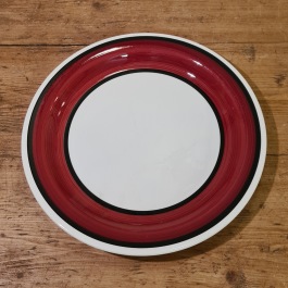 Assiett Rörstrand "Carmen" (4). Diam. 21 cm. Ett par med lite smårepor och en med lätt krackelering. I övrigt fint skick. 30 SEK/st