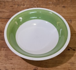 Djup tallrik Gefle "Grön Pastell" (6). Diam. 19,5 cm, djup ca 4,5 cm. En med spricka i kanten, annars gott bruksskick. 30-45 SEK/st