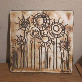 Fyrkantig keramiktavla GABRIEL. 18x18 cm. Fint skick. 75 SEK