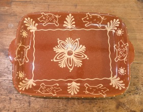 Stort skinkfat HÖGANÄS. Längd inkl. handtag 44 cm, bredd 31 cm. Fint skick. 350 SEK