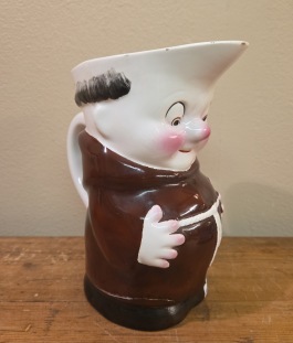 Munkkanna. Höjd ca 19 (fram). Spricka i botten, annars gott skick. 60 SEK