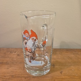 Glasbringare med tomtemotiv, Jenny Nyström. Höjd 20 cm. Fint skick. 150 SEK