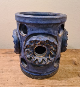 Stor blå ljuslykta Irma Yourstone. Höjd 14,5 cm, diam. 10 cm. Fint skick. 75 SEK