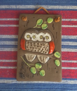 Keramiktavla signerad TB (Tore Borg) . Två ugglor. Höjd 18 cm, bredd 12 cm. Fint skick. 75 SEK