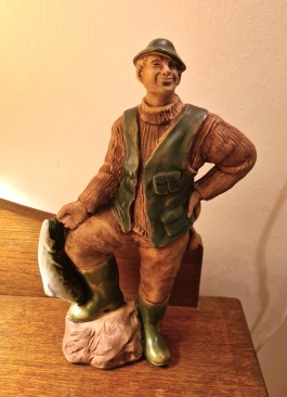 Fiskare, JIE. Höjd 25,5 cm. Fint skick. 75 SEK