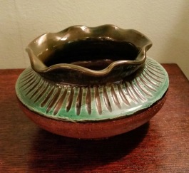 Skål GABRIEL. Höjd 9 cm, diam. upptill 13 cm. Pris: 50 SEK