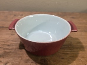 Liten form med handtag Rörstrand "Gratina" no 11. Diam. 9,5 cm, djup 4 cm. Fint skick. 30 SEK