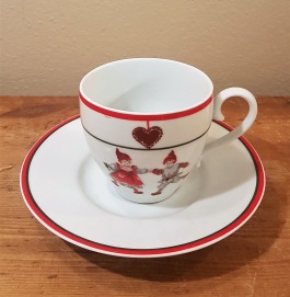 Kaffekopp med fat från Mariehult, Sweden. Julmotiv. Diam. fat 15,4 cm. Höjd kopp 7 cm. Fint skick. 40 SEK