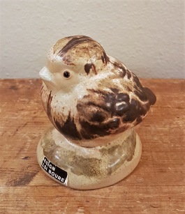 Liten fågel i keramik JIE. Elsi Bourelius. Höjd 7,5 cm. Fint skick. 50 SEK
