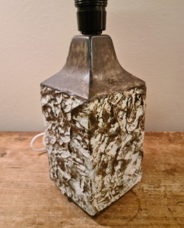Bordslampa EGO Stengods. Höjd inkl. lamphållare 29 cm. Fint skick. 175 SEK