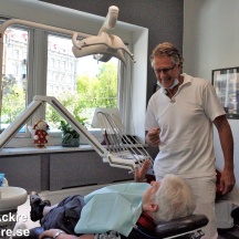 Tandläkare Peter Ingemarsson med patient_BAC2586 1280 72dpi