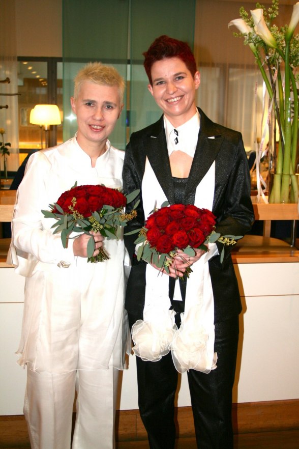 Gosia och Ewa gifte sig i samband med SAS event "Love is in the air". Foto: Åsa Sköldekrans. 