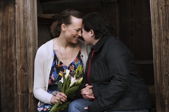 Detta brudpar passade på att gifta sig när Skansen arrangerade drop-in-bröllop i Stockholm. Foto: Marie Andersson