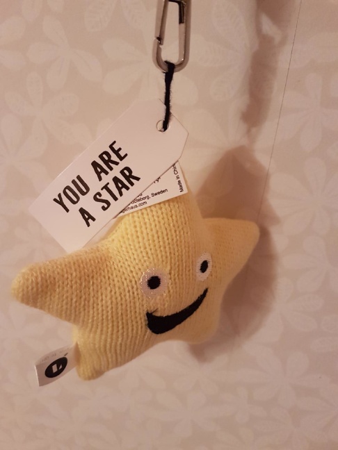 Tack omtänksamma Lottis för stjärnan som fick hänga ovanför sängen hela helgen! Tack omtänksamma Lottis för stjärnan som fick hänga ovanför sängen hela helgen!