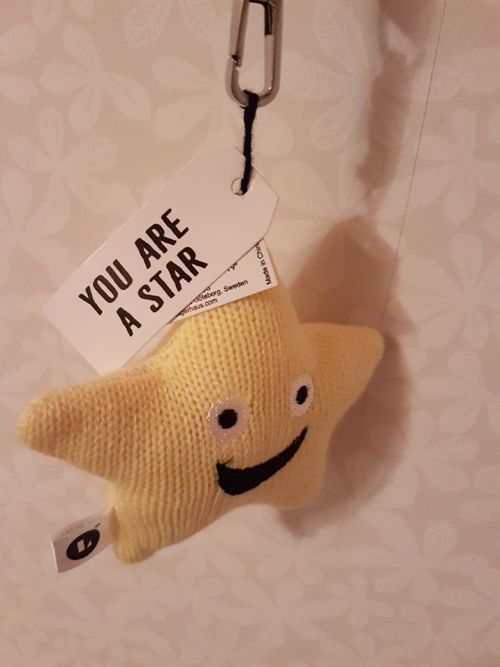 Tack omtänksamma Lottis för stjärnan som fick hänga ovanför sängen hela helgen! Tack omtänksamma Lottis för stjärnan som fick hänga ovanför sängen hela helgen!