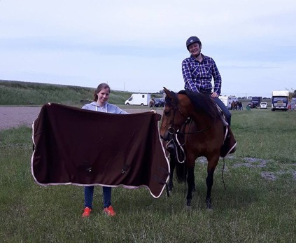 Erika Helweg och Easy Miss Sally, tillsammans med Wris styrelsemedlem Therese Pagård. Foto Helene Seihagen. Erika Helweg och Easy Miss Sally, tillsammans med Wris styrelsemedlem Therese Pagård. Foto Helene Seihagen.