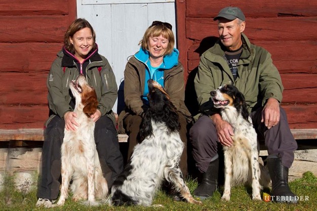 Nisse med sambo, dotter & hundar Nisse med sambo, dotter & hundar