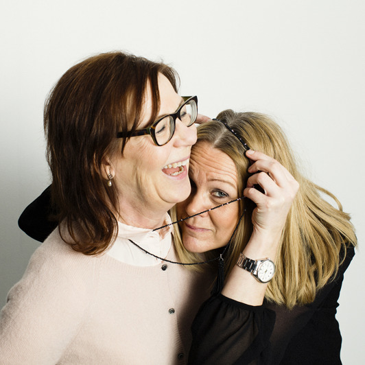 Helen Lindahl överraskar Gunilla Lidgren när de improviserar tillsammans. Foto: Mattias Lindbäck Helen Lindahl överraskar Gunilla Lidgren när de improviserar tillsammans. Foto: Mattias Lindbäck