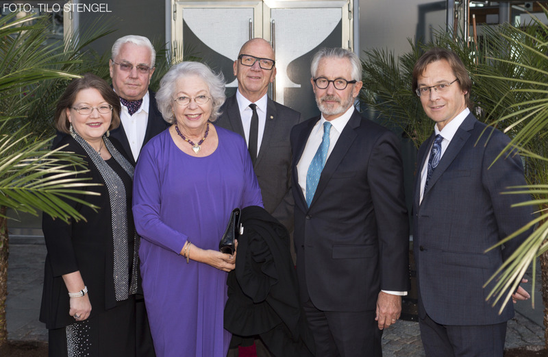 Hedersordförande Prinsessan Christina fru Magnuson med Tord Magnuson, ordförande Magnus Lagerkvist med Ywonne Lagerkvist, GöteborgsOperans VD Ronnie Hallgren och konstnärlige ledare Stephen Langridge. Hedersordförande Prinsessan Christina fru Magnuson med Tord Magnuson, ordförande Magnus Lagerkvist med Ywonne Lagerkvist, GöteborgsOperans VD Ronnie Hallgren och konstnärlige ledare Stephen Langridge.
