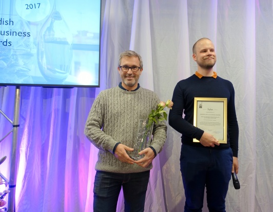 Två nöjda hederspristagare: Anders Wikström och Hampus Sahlqvist från Wenngarn/Sisyfos. Två nöjda hederspristagare: Anders Wikström och Hampus Sahlqvist från Wenngarn/Sisyfos.