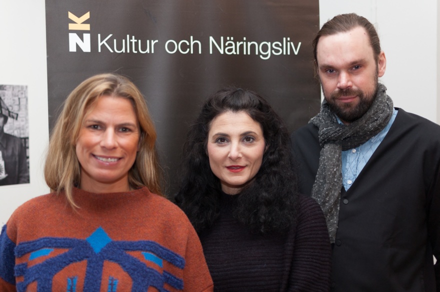 Ebba Bozorgnia, Paulina Sokolow och Jonas Kleerup som har drivit podden Konstfolket. Foto: Ian Hobbs