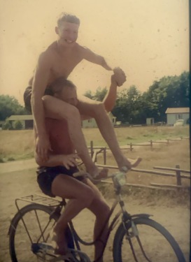 Lite acrobatik på Midsommarn 1966