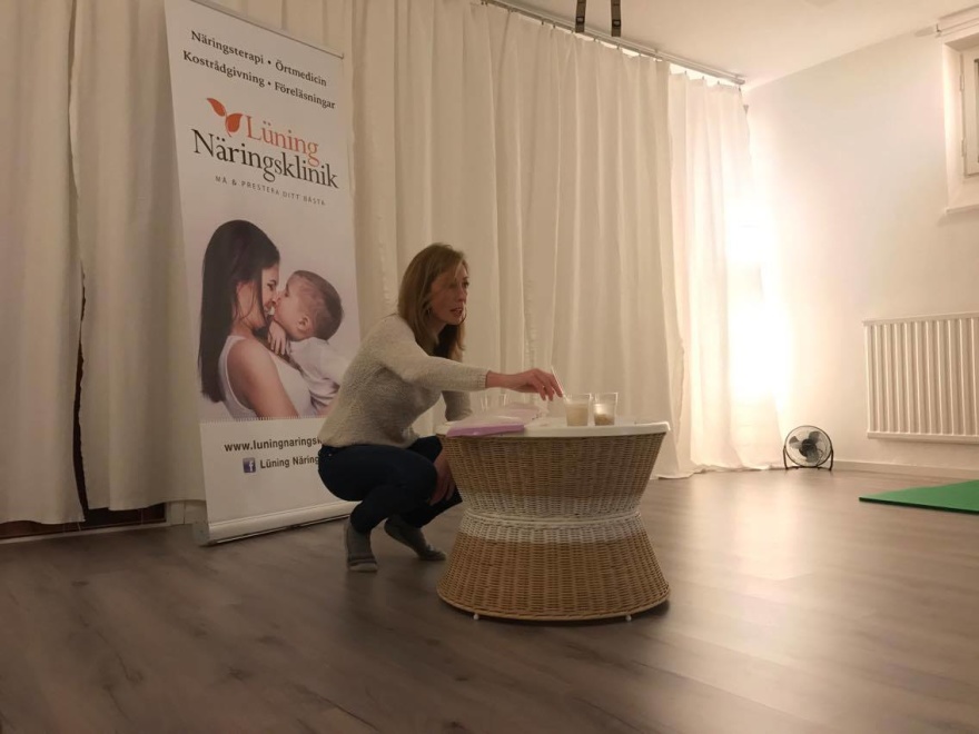 Visar hur enzymer påverkar nedbrytningen av mat Visar hur enzymer påverkar nedbrytningen av mat
