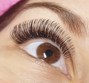 Black Diamond singelfransar för en mascara look Black Diamond singelfransar för en mascara look