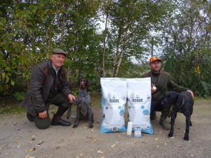 Pimens Cajsa/Göran Ask-bästa unghund & Pimens Blodie/Magnus Möller bästa öklhund och vinnare av bronsfasanen. Pimens Cajsa/Göran Ask-bästa unghund & Pimens Blodie/Magnus Möller bästa öklhund och vinnare av bronsfasanen.