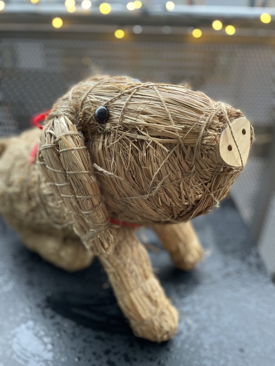 Blogginlägg av copywritern Benny Karlsson med bild på en julig gris