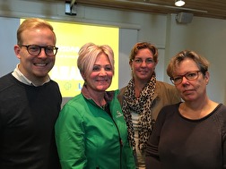 Robin Holmberg (M), Liss Böcker (C), Linda Persson (KD) och Eva Kullenberg (L) vid Alliansens kick off på stadshuset den 9 september 2017- ett år före valet. Robin Holmberg (M), Liss Böcker (C), Linda Persson (KD) och Eva Kullenberg (L) vid Alliansens kick off på stadshuset den 9 september 2017- ett år före valet.