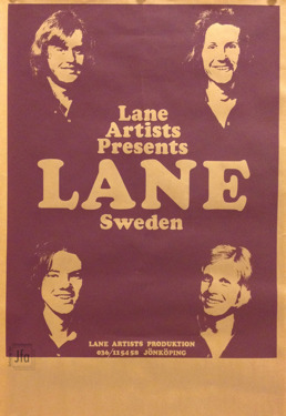 Affisch för Lane. Sune och Edde överst, Staffan och Curt nedanför. Affischen har skänkts till arkivet av Lisbeth Andersson. Affisch för Lane. Sune och Edde överst, Staffan och Curt nedanför. Affischen har skänkts till arkivet av Lisbeth Andersson.