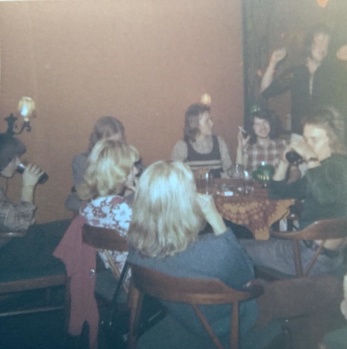 Fest på Sandemans, ca 1971. Foto: Christina Hildingsson. Fest på Sandemans, ca 1971. Foto: Christina Hildingsson.