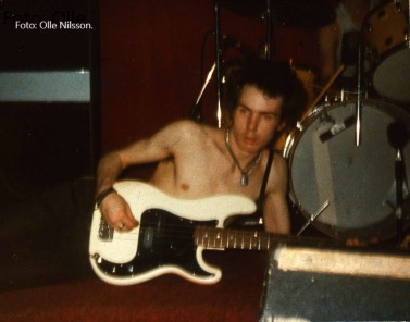 Sid Vicious (Sex Pistols) på 42:an i Jönköping 1977. Foto: Olle Nilsson.