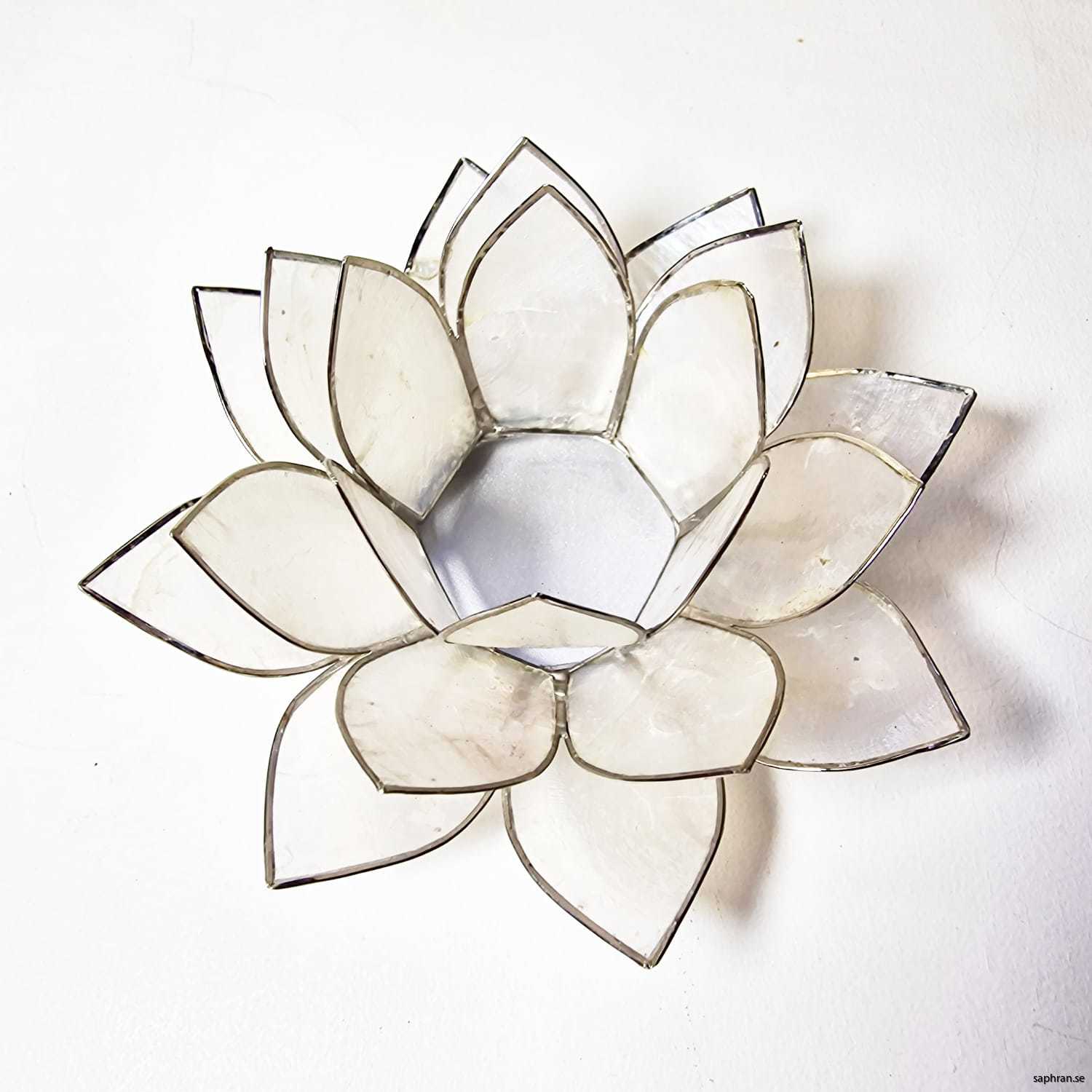 Lotusblomma ljuslykta 7 färger, vit med silverkant