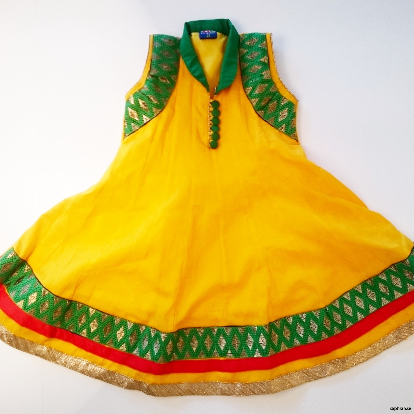 Färgglad barnklänning