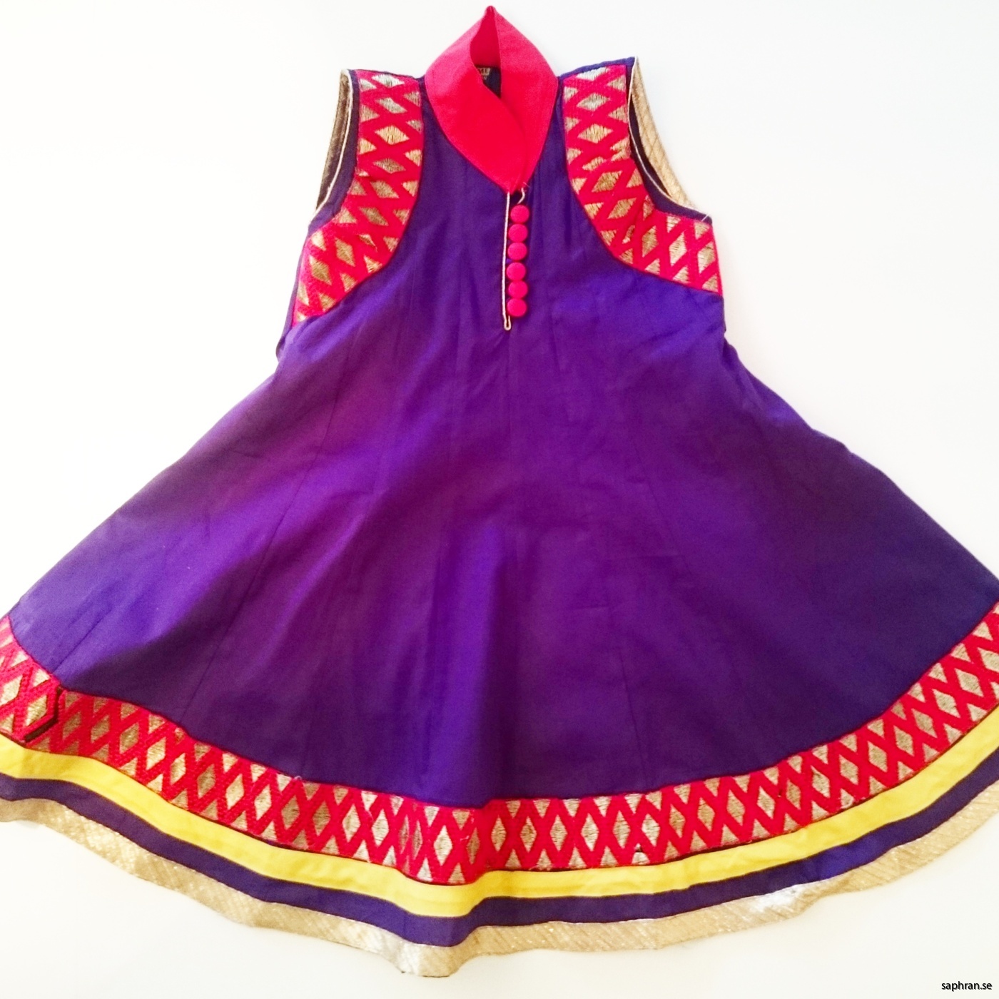 Färgglad barnklänning