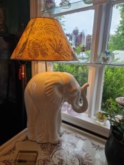 Elefantlampa i porslin