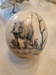 Emuägg med målad motiv