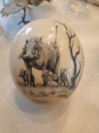 Emuägg med målad motiv