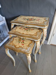 Italienska handmålade satsbord