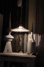 Lampa med veckad skärm