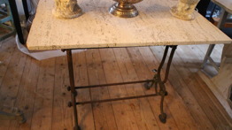 Fransk cafébord med stenskiva