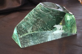 Stort slipad glasblock