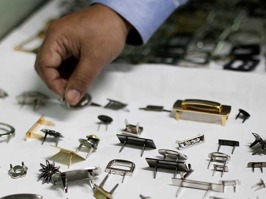Beslagsfabriken tar fram de metalldetaljer vi vill ha Beslagsfabriken tar fram de metalldetaljer vi vill ha