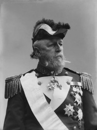 Porträtt_av_Oscar_II_i_amiralsuniform._1900-1907._Foto_Lars_Larsson