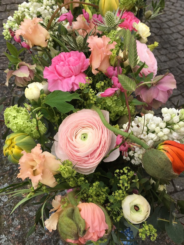 Blomsterbinderi I Svenska Mästerskapen, blomsterarrangemanget är gjort av frilanasande floristen och blomsterdekoratören Marinette Månsson i Varberg, Halland.