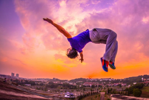 Parkour är en mångsidig och spännande sport som alla borde få möjlighet att träna i en förening Parkour är en mångsidig och spännande sport som alla borde få möjlighet att träna i en förening