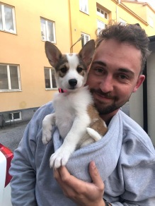 220612 Lycklig Rasmus hämtar hem sin första egna hund :). Välkommen Aina !